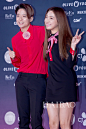 F(x)组合成员Amber、Luna身着Gucci服饰现身2016亚洲风尚大典 (Style Icon Awards (SIA) ) 红毯
