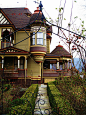 Victorian Entry, Tunkhannock, Pennsylvania
photo via charlavail