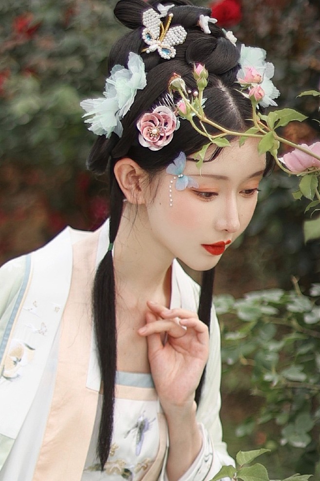 ‘’ 清风徐來，暮光温柔… ‘’
 ​​...