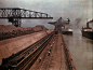 December 19，2012

一艘货轮正在靠港，准备卸下上百吨的铁矿石。摄于1928年。

摄影：Jacob J. Gayer