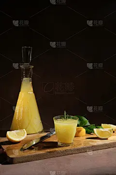 意大利利口酒。Limoncello喝