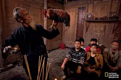 赶尸、公鸡驱邪、烧胎，巫蛊之风最后的残留地之一：湘西