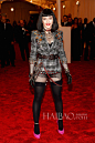麦当娜(Madonna)身着纪梵希(Givenchy)礼服亮相2013 Met Ball(Costume Institute Gala)红毯