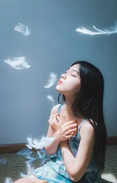 以为，深情着，便可以永远；以为若相依，便不离。雁过处，惊回首，却原来，经年是一指流沙……