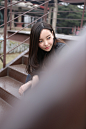 组图：于文文全新时尚写真曝光 展不羁摇滚气质 : 好歌曲于文文全新写真曝光，长发披肩眼神坚毅，散发出不羁的摇滚气质。