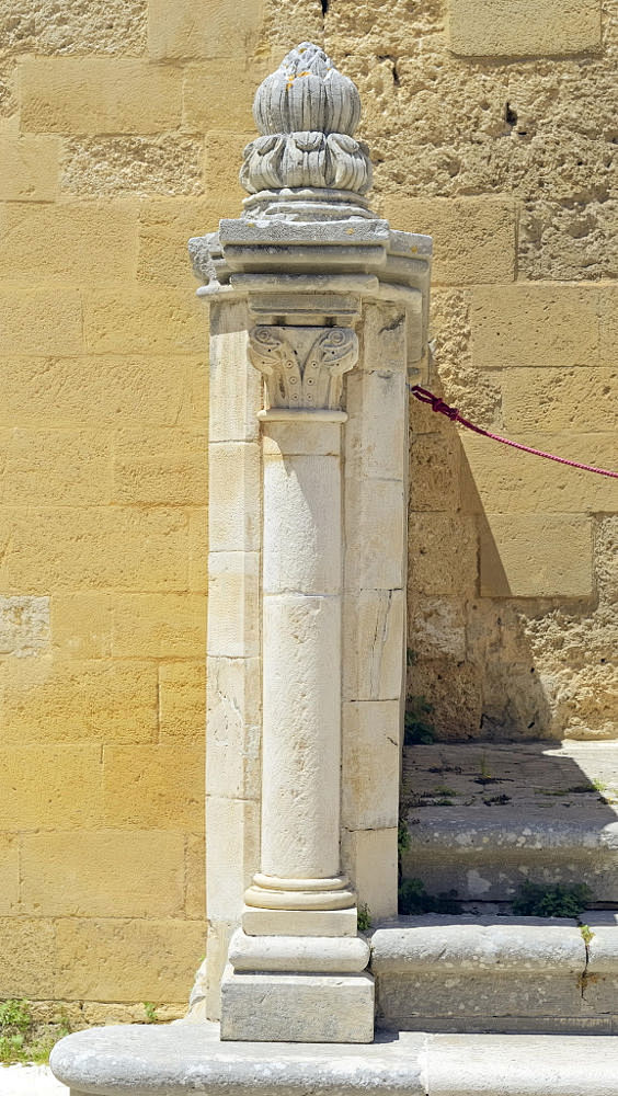 detailstonestaircaseinthecourtyardoftheswabiancastleof