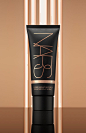 NARS Super Radiant Booster (PR Image, stylized) – Review auf Hey Pretty Beauty Blog
