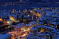 [瑞士琉森 天鹅湖下的欧洲之“心”] 琉森(Luzern)，瑞士风光最优美的中部地区，一个被连绵雪山和蔚蓝湖泊环抱的中世纪古城。一天之中，这里几乎可以满足旅行者对欧洲的一切梦想：雪山下的天鹅湖、典雅的中世纪建筑、藏品丰富的博物馆、时尚的店铺、浪漫的街巷，和麻雀同桌共享的早餐……关于瑞士琉森的传说琉森地处瑞士的中心，拉丁文意为“光”，即光城。据文献记载，公元840年琉森被称作“卢西亚丽亚”(Luciaria)，名字来源自一个关于光的传说。据说天使以一束光，指引第一批居住在此的人......