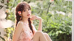 优雅气质美女 双马尾辫 花园 鲜花 漂亮养眼美女壁纸