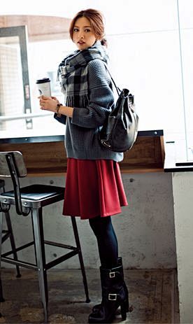 マフラーをぐるぐる巻きにして、首もとにも...