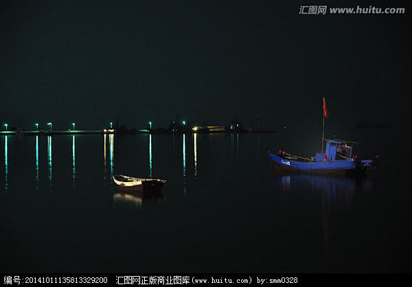 夜晚的大海