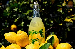柠檬水的瓶子