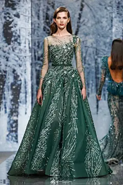 “ 冰雪 ” 时装设计 | 经典时装插画手绘素材

—— Ziad Nakad Couture Fall Winter 2017 Paris ​​​​