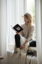I've prepared a bunch of while-awayers for this cool autumn evening. The post will be about interiors, cosmetics that smell like marzipan, books, and a hot recipe to top it off. Check it out! 1. Blankets, rugs, bedspreads are in my opinion essential to th
