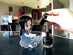 无意中看到一组插画与现实的结合~~哈哈哈被鼬涂指甲油的那张笑死了！作者应该就是图中的LOWRA~~
