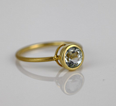 THERA提亚彩宝摄影师采集到海蓝宝石戒指 18k金复古款磨砂金