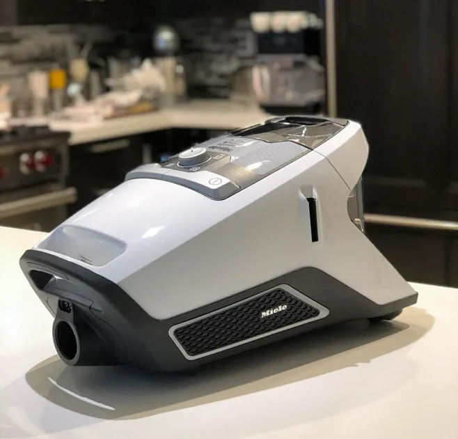 Miele vs. Dyson Bagless Vacuum Comparison Test 2 Months in Home花瓣网