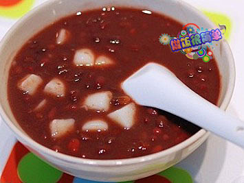 【年糕红豆沙】1.红豆清洗干净，用清水浸...