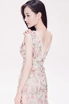李一桐优雅气质写真图片手机壁纸
