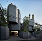 东京Path house住宅像是改造了一座山 - 灵感日报 :   日本建筑设计公司Artechnic在东京世田谷区进行了一次关于形式和功能的设计实验，住宅名为Path House，里面住着一个五口之家。建筑师深受瑞士建筑师彼得·卒姆托的影响，岩石山的形象在其脑中挥之不去。     在世田谷…