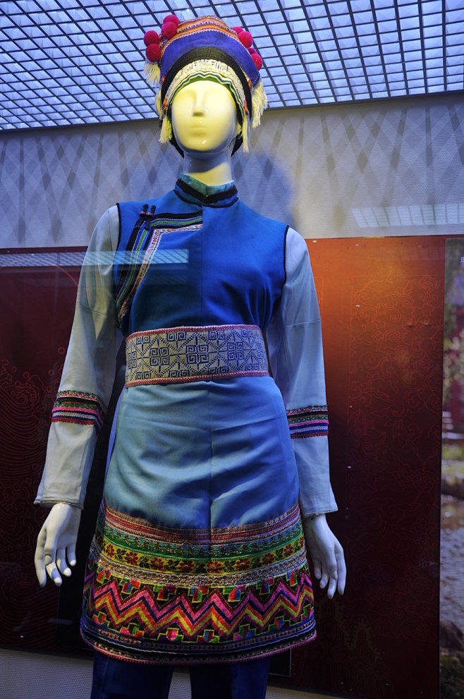 白族服饰10