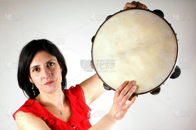 手鼓,进行中,女人,注视镜头,美,水平画幅,民间音乐,美人,白人,仅成年人
