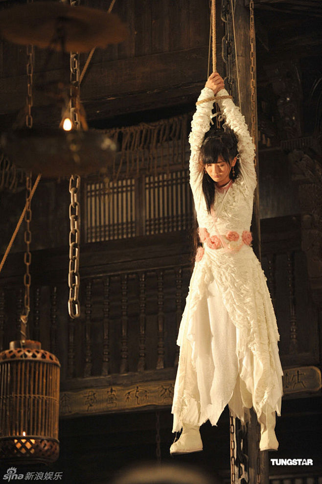 高清组图蔡卓妍遭锁喉双手捆绑被吊现深红色印痕集合张