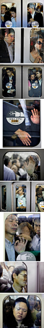 #花瓣爱摄影#2010荷赛每日生活一等奖由德国摄影师迈克尔·沃夫拍摄的“东京地铁梦”夺得。摄影师通过对每天上班高峰时间东京地铁里乘客表情的记录，来反映城市中人们的生活状态。每天清晨，有100万人各自怀着或紧张或瞌睡的神情，在拥挤狭小的空间里，延续各自的生活与梦想。
