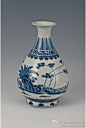 玉壶春瓶造型是由唐代寺院里的净水瓶演变而来。这种瓶的造型定型于宋代，经历宋、元、明、清、民国直至现代，在当时是一种装酒的实用器具，后来逐渐演变为观赏性的陈设用瓷，成为中国瓷器造型中的一种典型器物。一起来欣赏这件在我馆《瓷美如花》陈列当中展出的“青花竹蕉纹玉壶春瓶”。