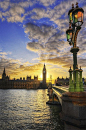 伦敦，泰晤士河 。多想去看看，日落之下，思绪之中。