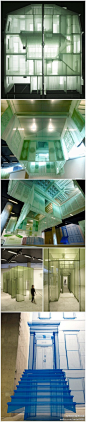 筑龙网建筑师圈：飘渺蜃楼.韩国艺术家Do Ho Suh利用金属框架和丝绸制作完成的装置作品home within home（室中室)，其飘渺的质感和恢宏的规模形成巨大反差，在一片半透明的视觉烟雾中.