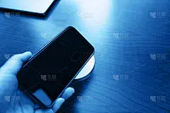 拿着,电池,动物出击,智能手机,手,移动式,设备用品,蓝色,彩色图片,分享