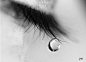 眼泪，是当你无法用嘴来解释你的心碎的时候，用眼睛表达情绪的唯一方式。。。爱，恨