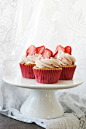 草莓，奶油，cupcake