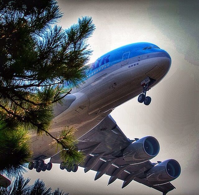 Airbus A380 on final