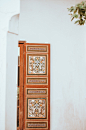 Moroccan Door, minimal,blank space photo by Annie Spratt (@anniespratt) on Unsplash : Download this photo in Morocco by Annie Spratt (@anniespratt)
