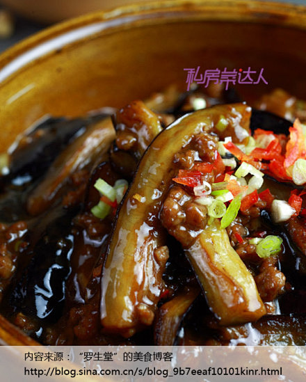 肉末酱烧茄子】1.长茄子切成长条，猪肉切...