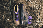 #潮流速递# Nike ACG 旗下的经典户外全天候鞋款 Air Mowabb 在今年回归，除了最为经典的 OG 元年配色已经登场，陆续还将有多款 OG 配色一一亮相。Nike Air Mowabb OG “Trail End Brown” 以深棕色的整体鞋身呈现，紫橙色的舌靴自然是 Air Mowabb 的标志性元素。