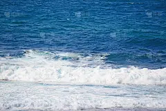 蓝白色的大海